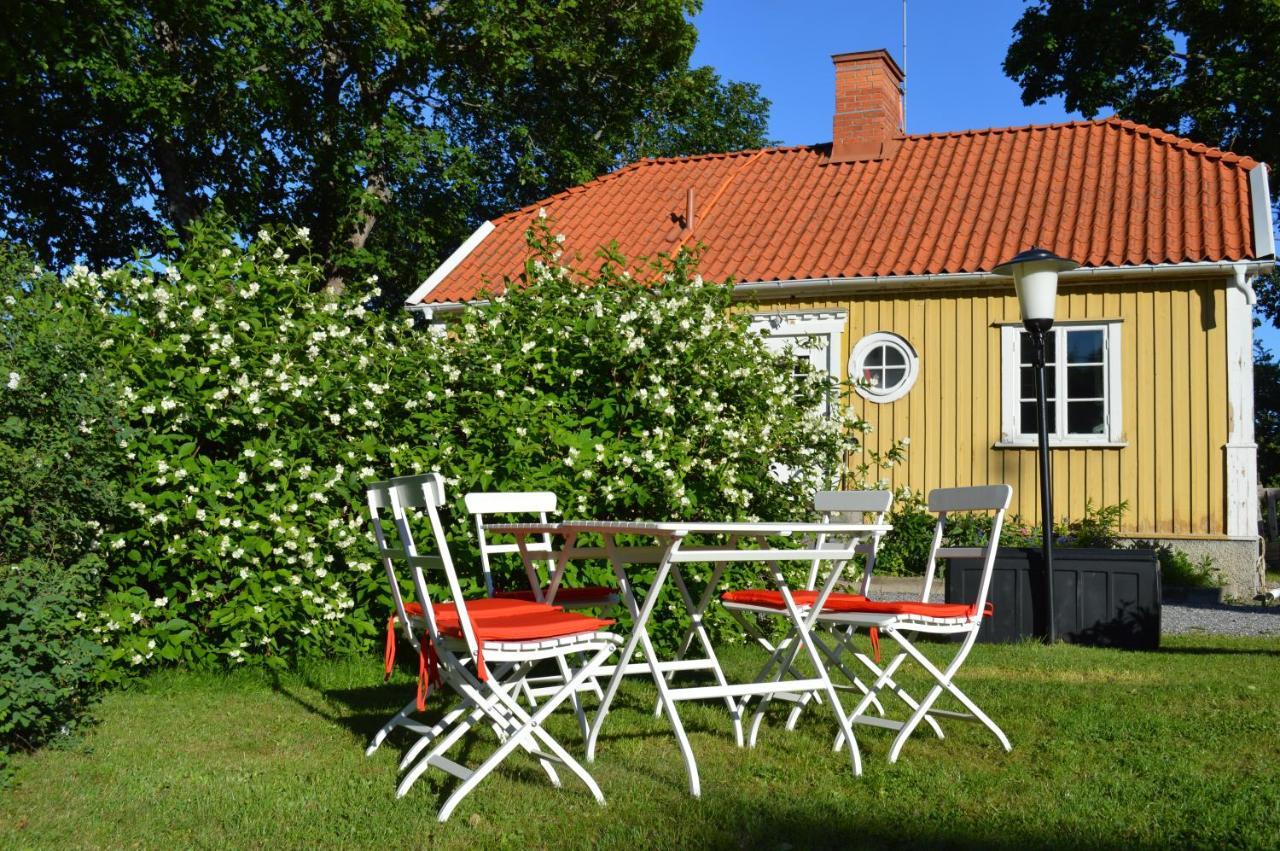 Malmgardens Vandrarhem B&B Strangnas Exterior foto